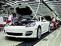 Teilnehmer der Werksführung können die Produktion des Porsche Panamera miterleben. Foto: Auto-Reporter/Porsche